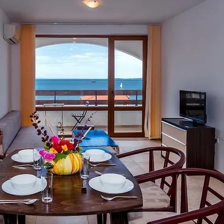 Apartment Robinson Vip Apartmets *